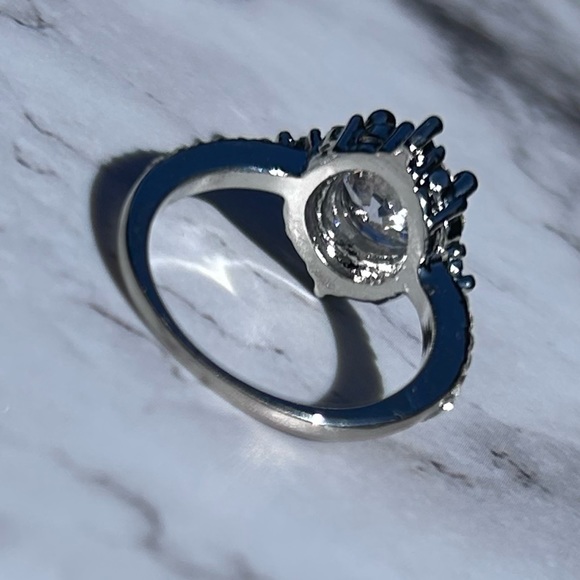 Women’s silver ring engagement anniversary wedding ring .925 nwt - Picture 10 of 10